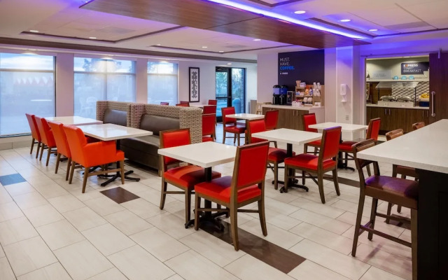 Holiday Inn Express Coventry S - West Warwick Area