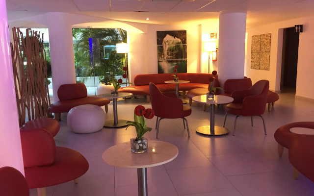 Adhara Express Hotel