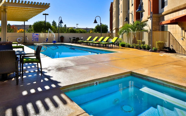 Hampton Inn & Suites Las Vegas South