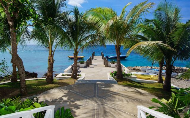 Staffed Round Hill Membership Van/driver 5 Bedroom Villa