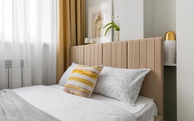 Санди на улице Радио