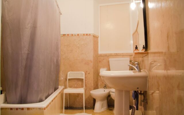 ALFAMA 3B - Balby's Bed&Breakfast