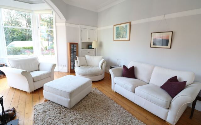 Period Deco flat in west end