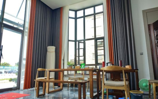 Xiangshan Xilai Homestay (People's Square Subway Dancheng Station)