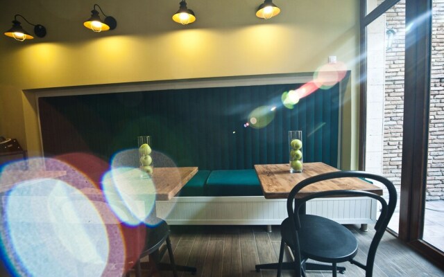 Hotel 27