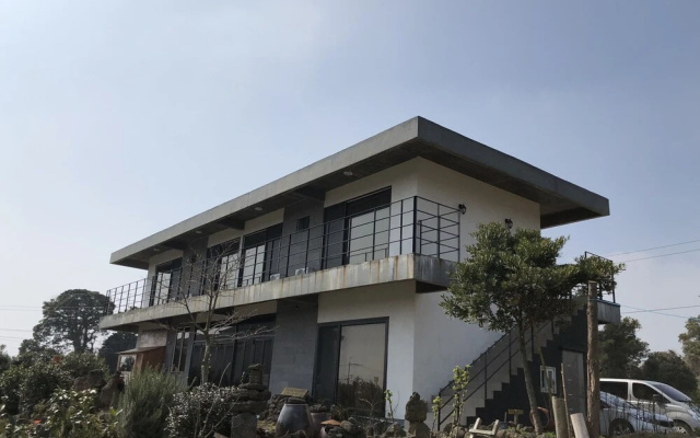 Sky Guesthouse & Cafe - Hostel