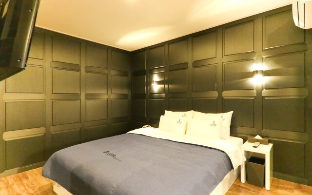 Louis Hotel