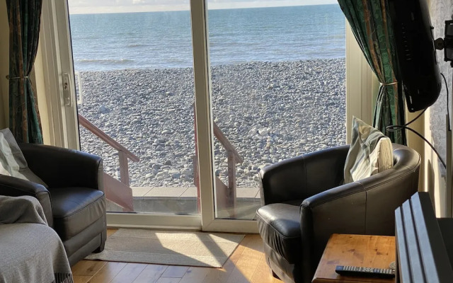 Beach Side House in Beautiful Borth