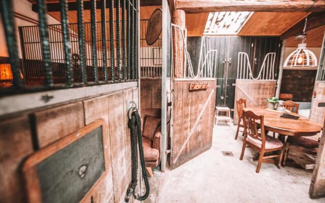 CRASH'NSTAY - Paardenstal