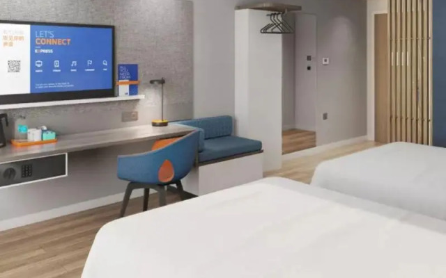 Holiday Inn Express Shanghai Changyang Road by IHG