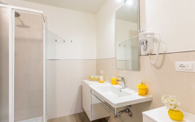 Rental In Rome Trastevere White Apartment