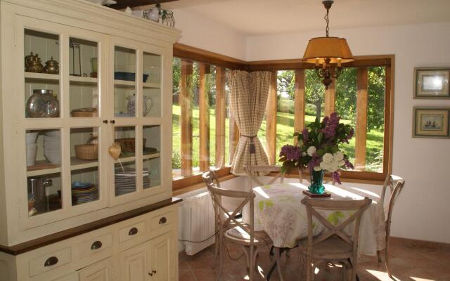 Traditional Holiday Home with Garden in Dampsmesnil