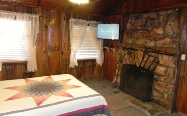 Oak Knoll Lodge and Cabins
