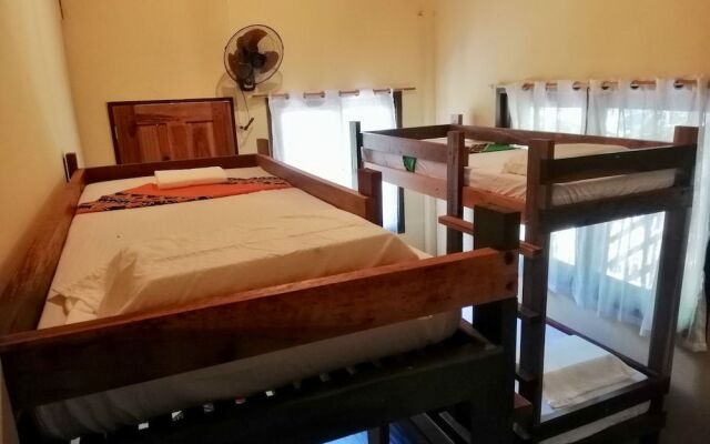 Ilakai Hostel - Adults Only