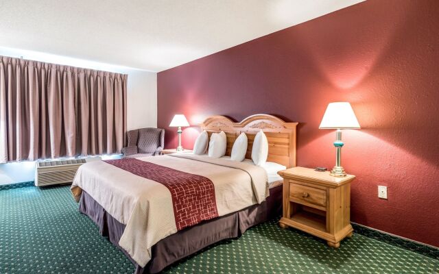 Red Roof Inn & Suites Knoxville East