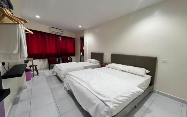 OYO 90994 Hotel Golden Mouse