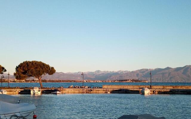 Mosaici Sunrise - lake front apartment with beautiful view