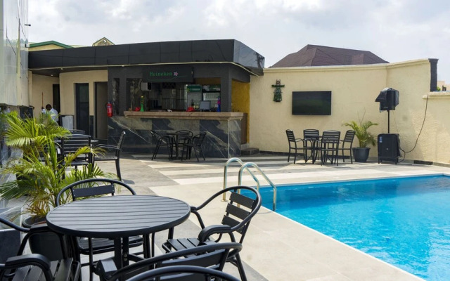 Garden Top Hotel Festac