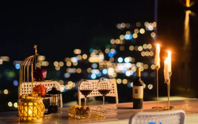 Xijiang Moye Banshan Hotel