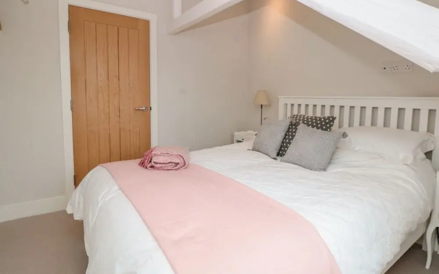 7 The Manor House, Hillfield Village