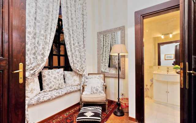 Town House - Treasurerome Collection