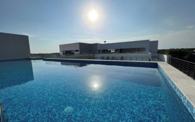Spectacular Apartment Bridge Pool