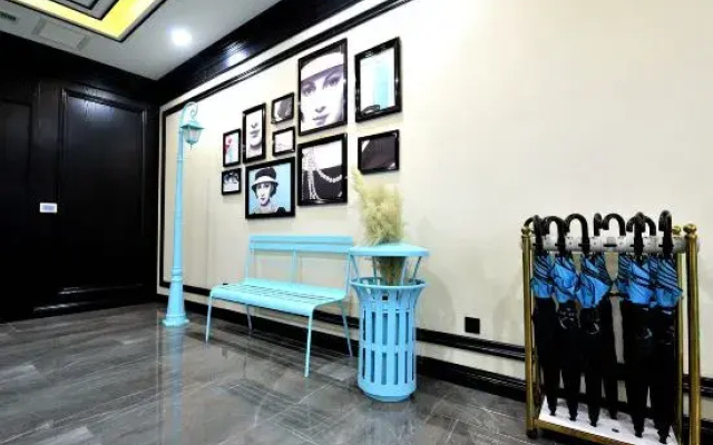 Xana Hotelle Hotel (Shijiazhuang Railway Station East Square Subway Station)