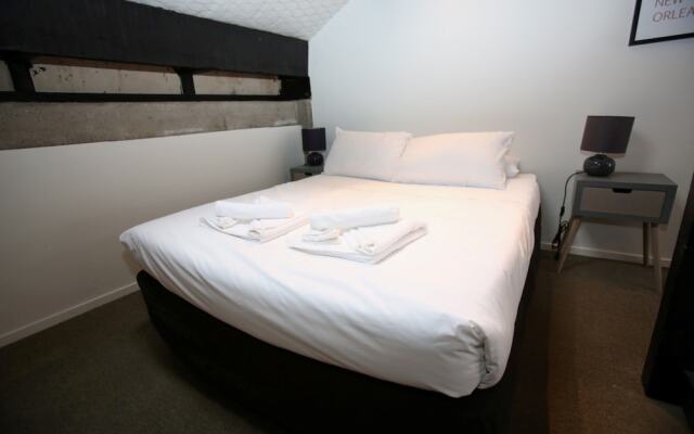 Gorgeous Five Bed Apartment in the City