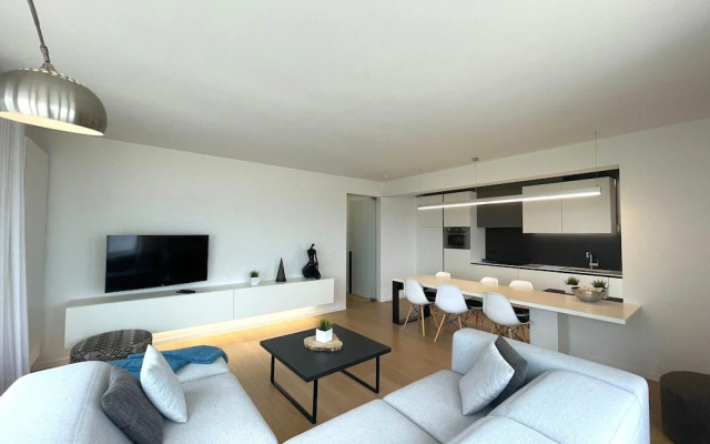 Apartment by Epernay Square With Sea View