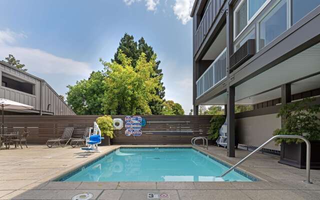 Best Western Plus Inn At The Vines