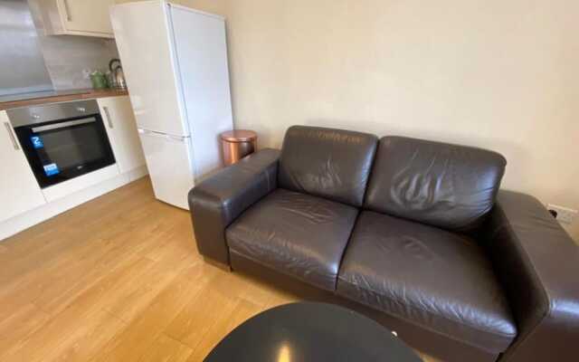 1-bed Unit 10 Minute Drive From Hellfire Caves