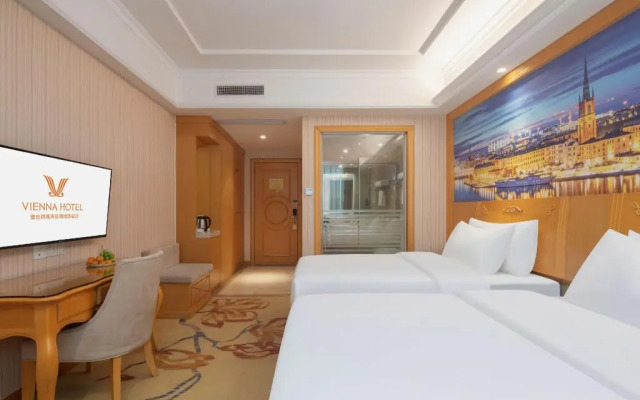 Vienna Hotel (Shenzhen Guanlan Changhu Metro Station) )