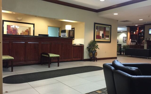 Days Inn & Suites South Boston