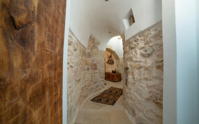 Traditional Trullo la Specchia