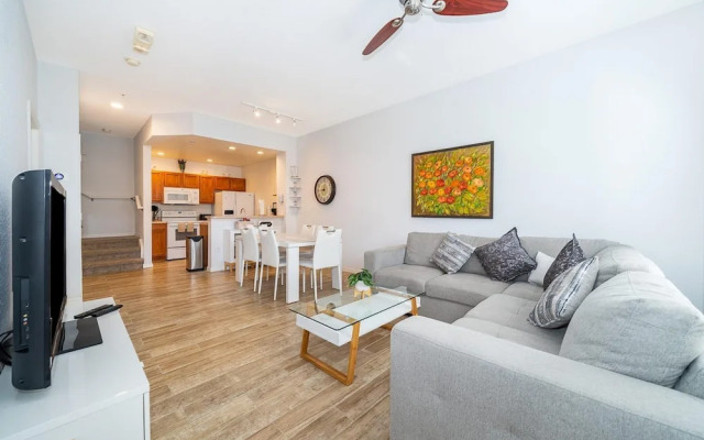 Enchanted Townhome Near Disney Parks 3Br