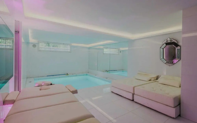 Mansion With Swimming Pool - 5bd/10p - Neuilly