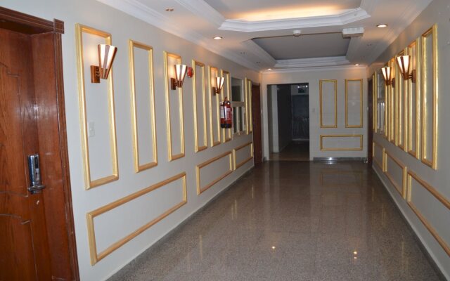 Crystal Al Sharq Apart Hotel
