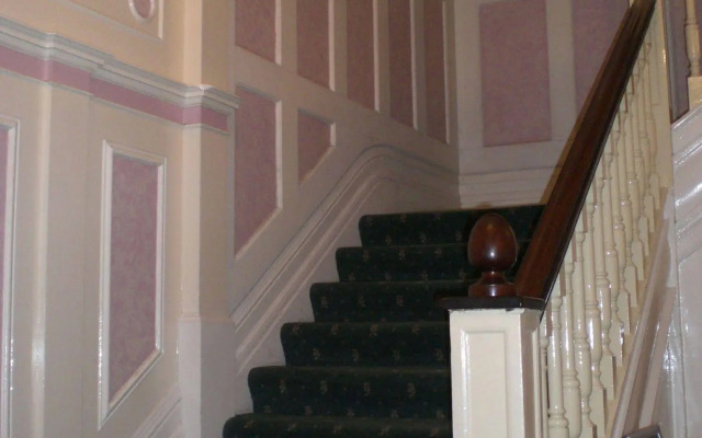 Kensington Court ApartHotel