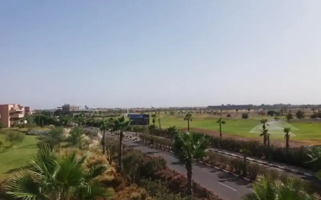 Jad Airport Luxury Apart Golf Pool