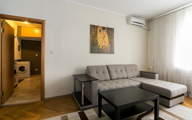 MaxRealty24 Черняховского, 3