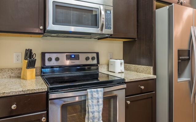 Southside 1 BR Apt with Parking by Frontdesk