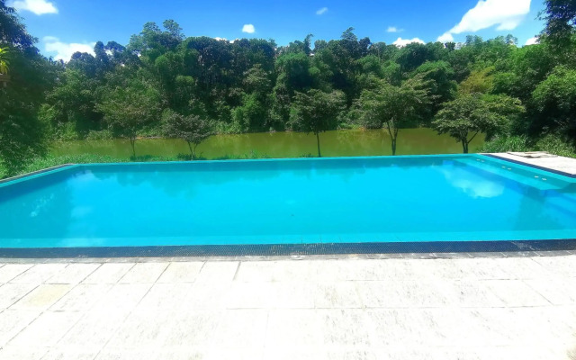 Kandy Cabana Eco Resort