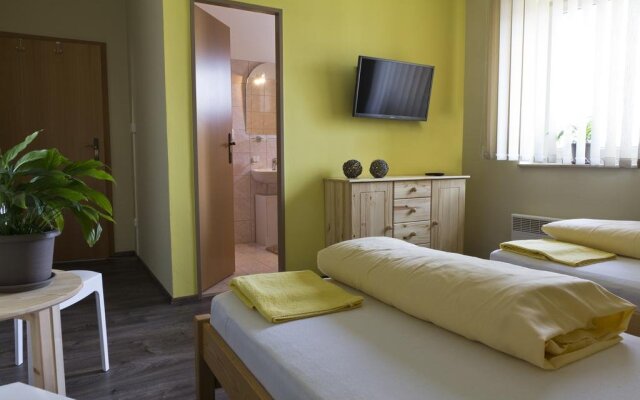 Restaurace a Penzion Na Louce