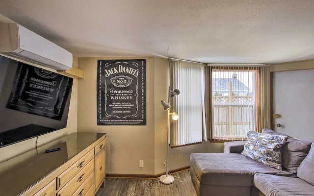 Dtwn Sheboygan Apt Above Local Bar!