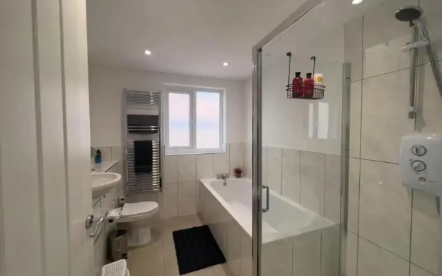 Apartmentsleeps8-wifi-famillyfriendly-citycentre