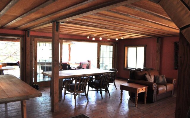 North Yellowstone Lodge and Hostel