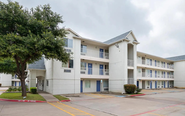 Motel 6 Grand Prairie, TX - Near Six Flags Drive