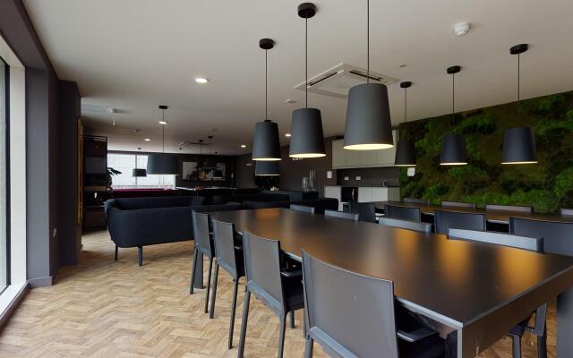 Gorgeous Studios - NEWCASTLE UNDER LYME