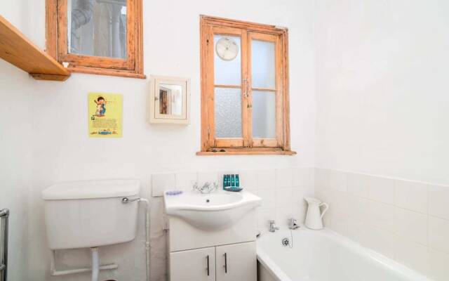 Homely and Spacious 4 Bed, up to 7 Guests, Dalston