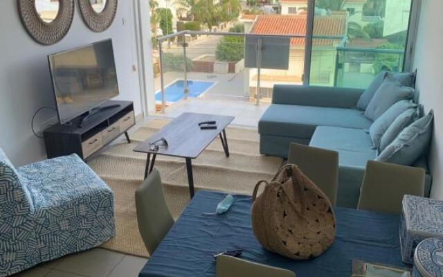 One-bedroom beach apartment, 30m from the best beach